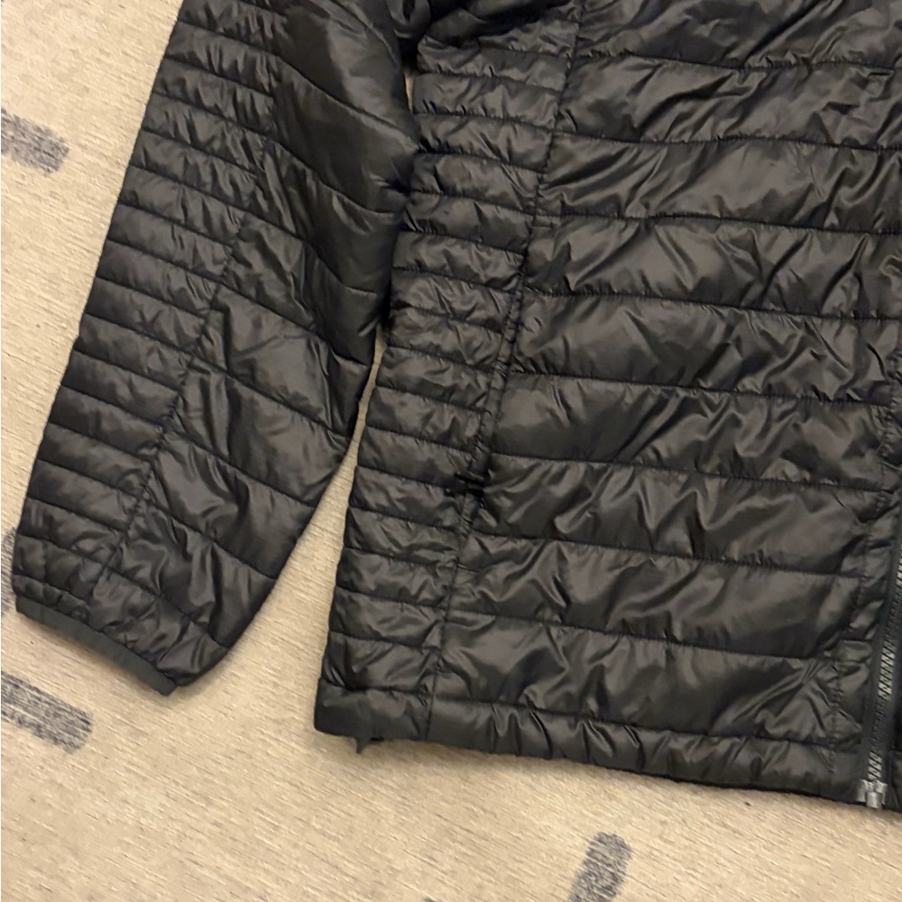 Cotopaxi Men's Capa Insulated Hooded Jacket in charcoal - Picture 2 of 10